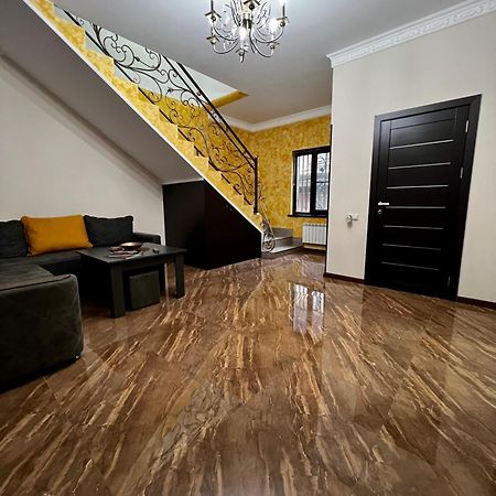 New , Comfortable 3 Bedroom House Jerevan Buitenkant foto