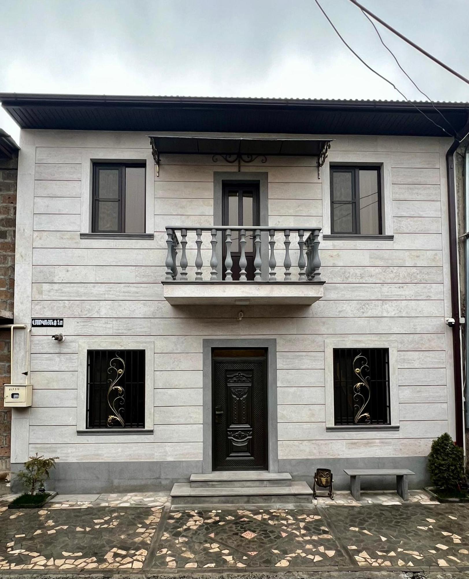 New , Comfortable 3 Bedroom House Jerevan Buitenkant foto