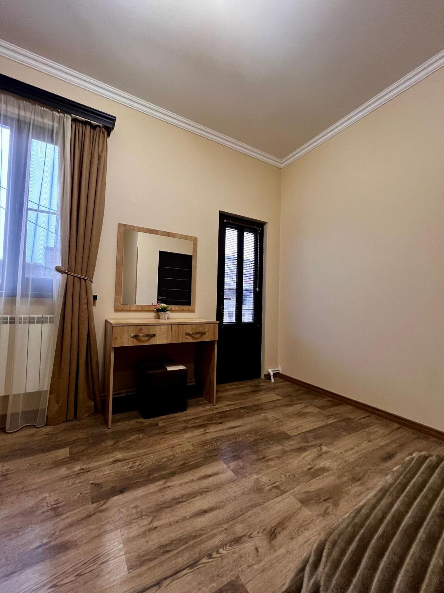 New , Comfortable 3 Bedroom House Jerevan Buitenkant foto